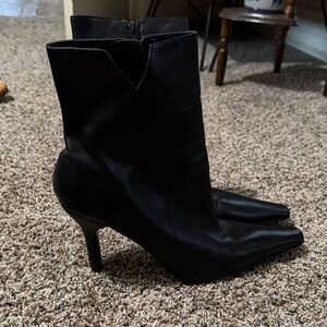 Diba USA “Mandy” Black Leather Pointed Toe Ankle Boots | Women’s 11